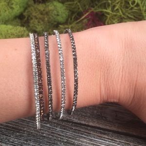 Bangle bracelet set. Elastic.